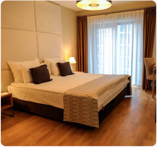 a picture of the hotel room