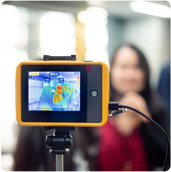 a picture of the thermal imaging camera measing peoples temperatures during corona