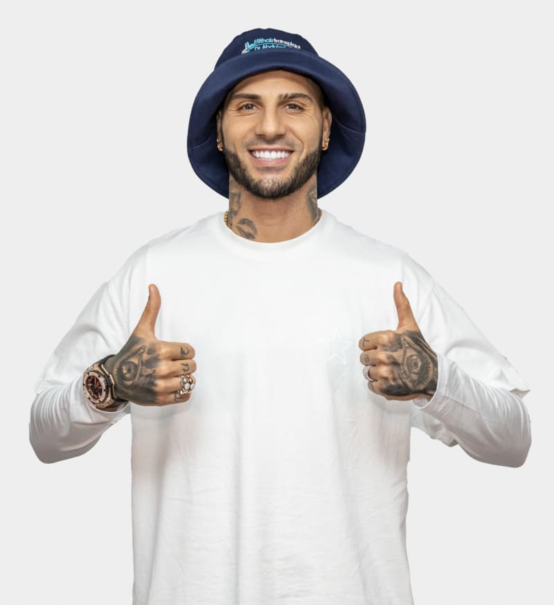 Patient Quaresma in Elithair bucket hat with thumbs up