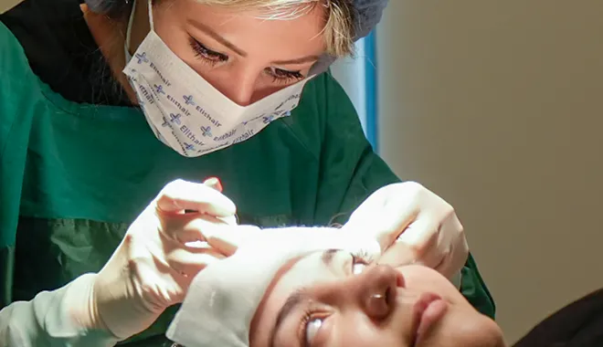 Hair transplant surgery for women being performed by an Elithair medical staff