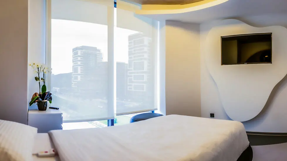 The interior of one of the bright, clean rooms available for overnight stays at the Elit Klinik.