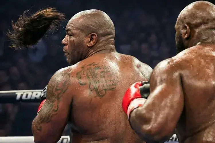 An image of Jarrell Miller in the boxing ring, his toupee in the air.